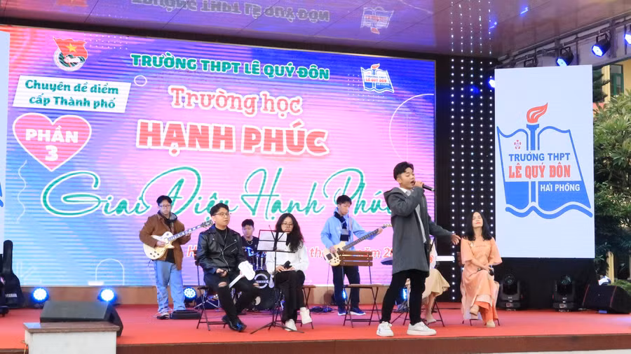 Chương trình văn nghệ Giai điệu hạnh phúc.