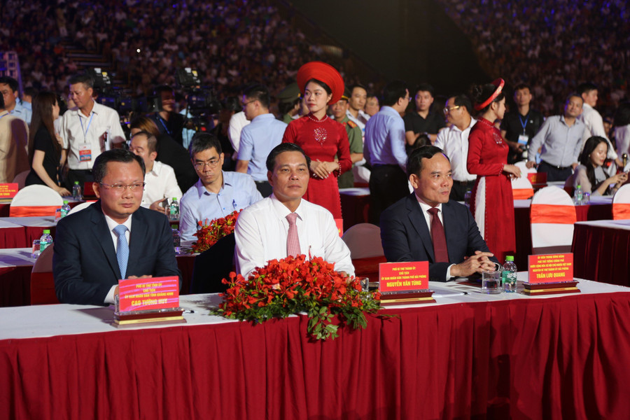 Đại biểu Trung ương, địa phương tham dự Chương trình. Đại biểu Trung ương, địa phương tham dự Chương trình.
