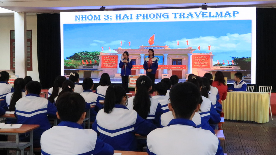 Từng nhóm học sinh báo cáo dự án. Từng nhóm học sinh báo cáo dự án.