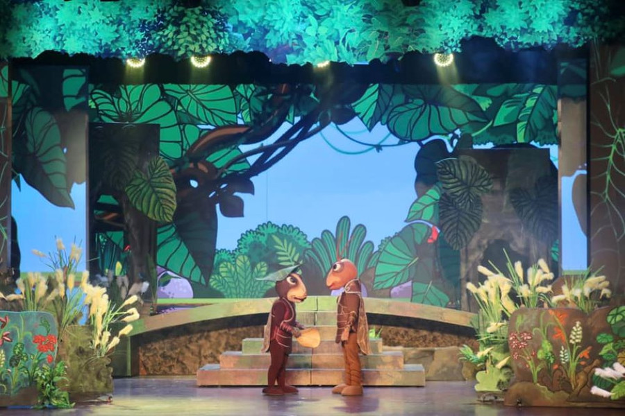 Vở diễn sử dụng nhiều thể loại múa rối sinh động, hấp dẫn. Vở diễn sử dụng nhiều thể loại múa rối sinh động, hấp dẫn.