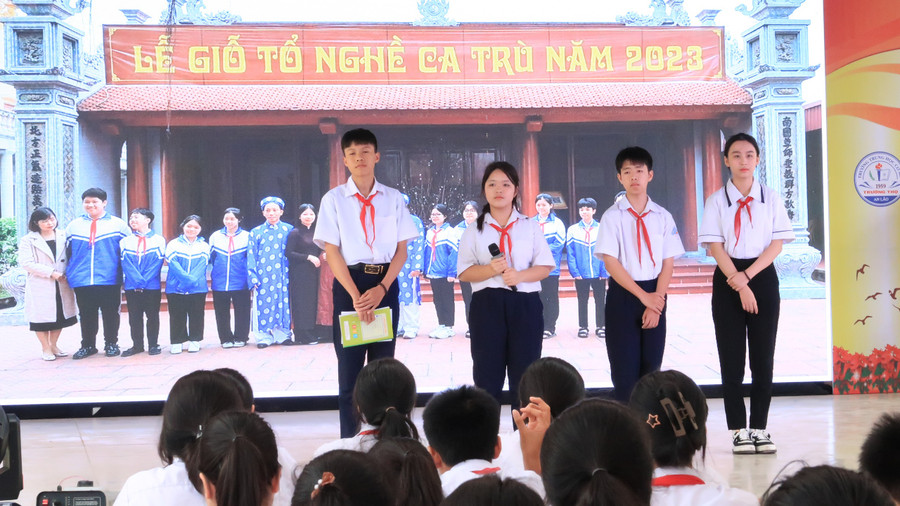 Các nhóm báo cáo hoạt động tại chuyên đề. Các nhóm báo cáo hoạt động tại chuyên đề.