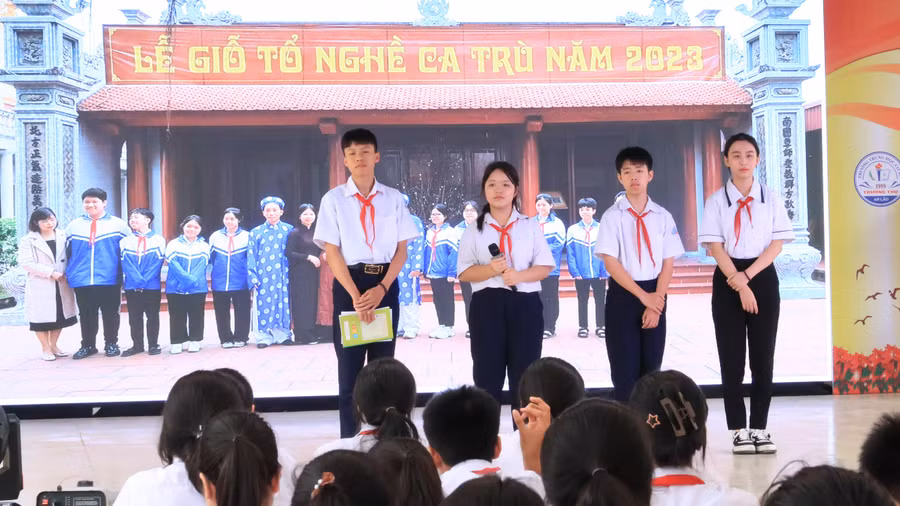 Các nhóm báo cáo hoạt động tại chuyên đề.