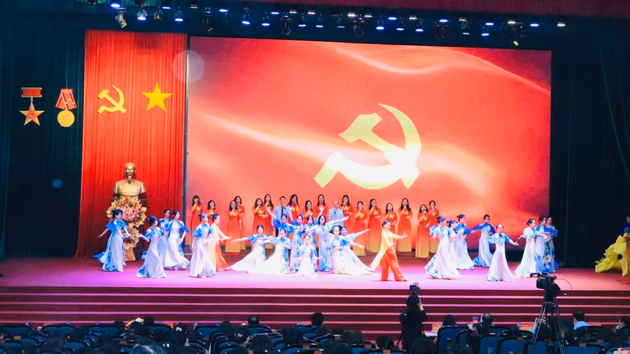 Chương trình văn nghệ chào mừng chuyên đề.