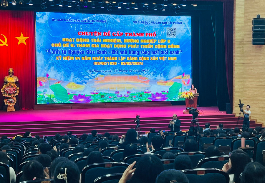 Quang cảnh chuyên đề.