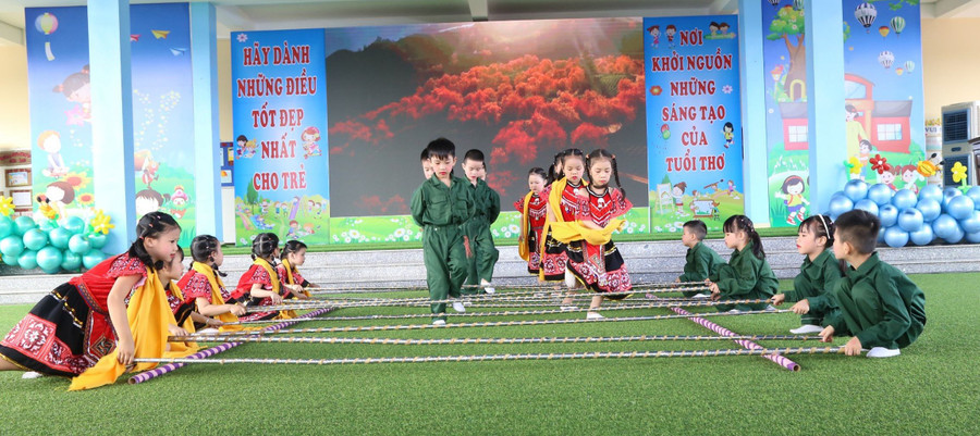 Trẻ năng động, sáng tạo để phát triển toàn diện. Trẻ năng động, sáng tạo để phát triển toàn diện.