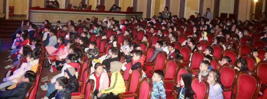 Khán giả nhí Hải Phòng hào hứng với các hoạt cảnh vui nhộn trên sân khấu. Khán giả nhí Hải Phòng hào hứng với các hoạt cảnh vui nhộn trên sân khấu.