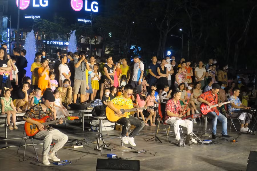 Các hoạt động văn hoá thể thao xuân Giáp Thìn cũng là dịp để cổ vũ, động viên các tầng lớp nhân dân.