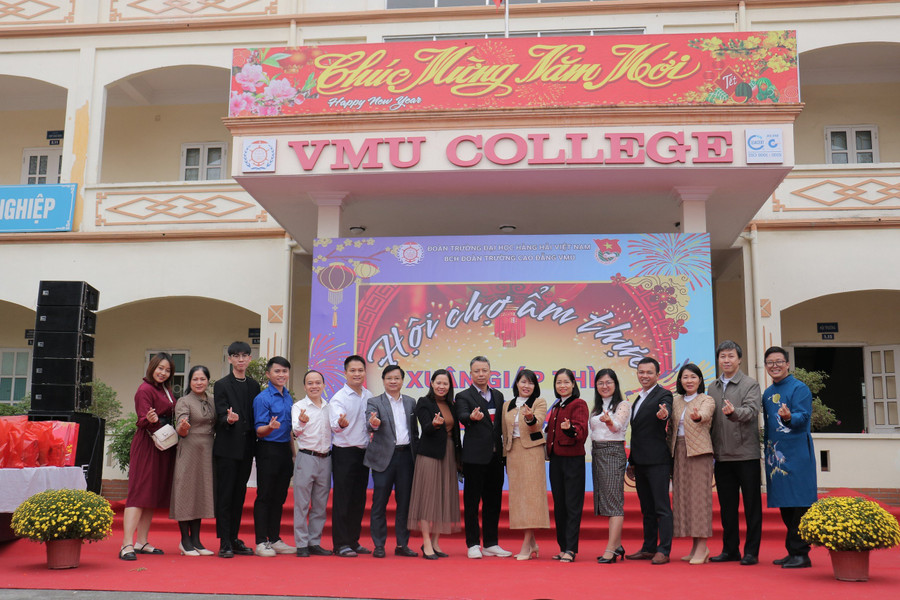 Xuân Giáp Thìn 2014 ấm áp với Ngôi nhà chung Trường Cao đẳng VMU. Xuân Giáp Thìn 2014 ấm áp với Ngôi nhà chung Trường Cao đẳng VMU.