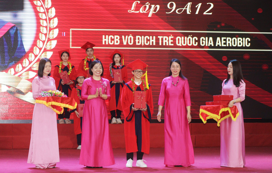 Học sinh Trường THCS Ngô Quyền được thắp sáng đam mê, khơi nguồn sáng tạo đạt nhiều thành tích đáng tự hào. Học sinh Trường THCS Ngô Quyền được thắp sáng đam mê, khơi nguồn sáng tạo đạt nhiều thành tích đáng tự hào.