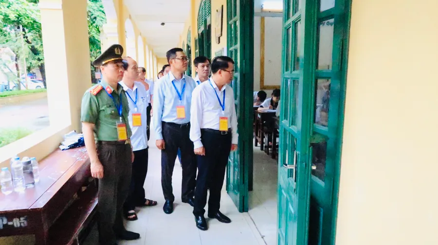 Ban chỉ đạo thi TP Hải Phòng kiểm tra công tác thi tại Trường THPT Ngô Quyền.
