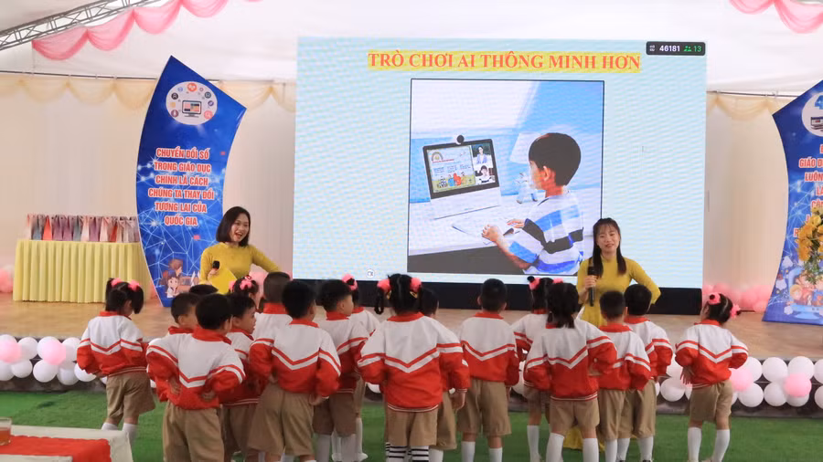 Việc hoạt động nhóm, sử dụng thiết bị thông minh mang lại sự hào hứng cho trẻ.