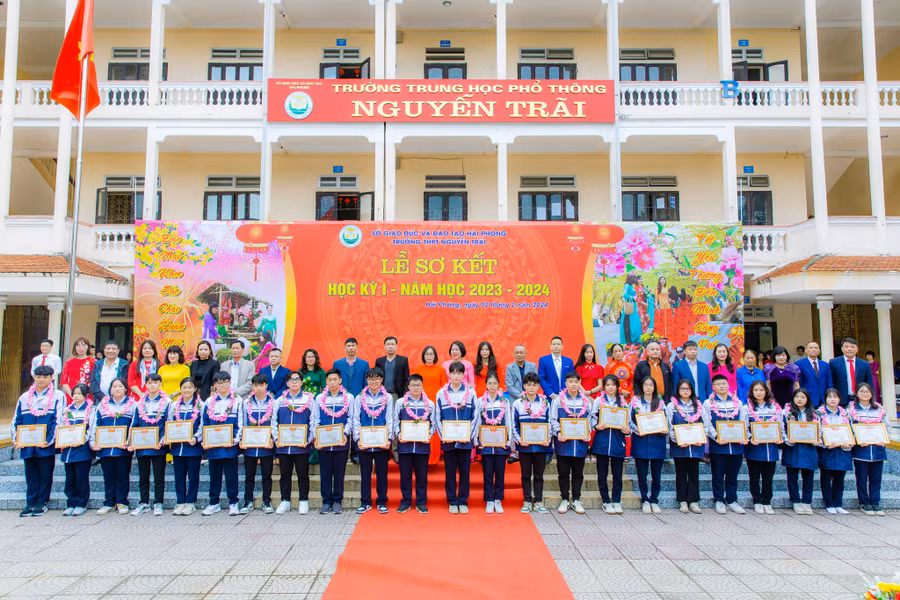 Công tác bồi dưỡng học sinh giỏi được nhà trường rất quan tâm.