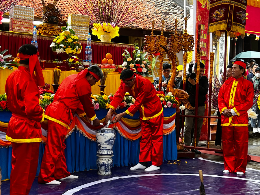 Nghi lễ trên đài thề. Nghi lễ trên đài thề.