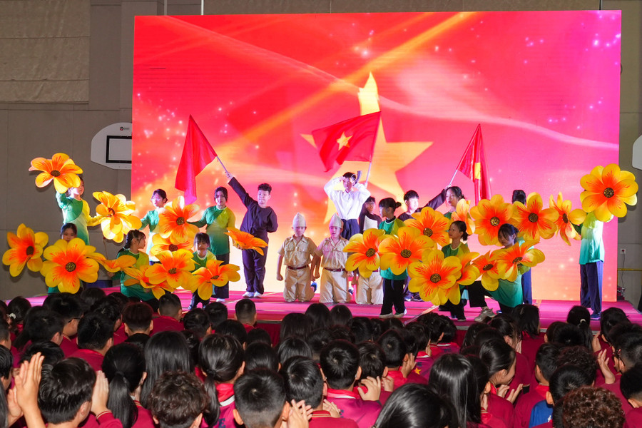 Tiết mục văn nghệ trong chuyên đề tại Trường Tiểu học Vinschool Imperia.