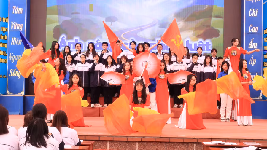 Hoạt động khởi động tiết dạy học của cô trò.