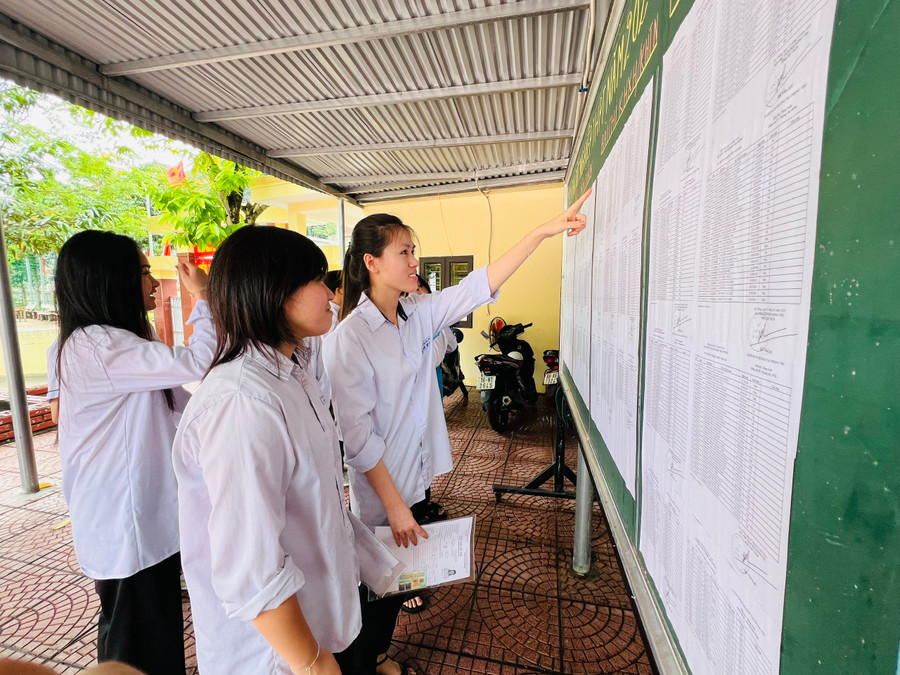 Thí sinh tại Điểm thi Trường THPT Cát Bà, huyện Cát Hải.