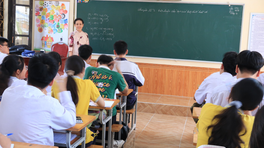 Trường THPT Nguyễn Trãi có nhiều giải pháp tích cực nâng cao chất lượng ôn thi tốt nghiệp. Trường THPT Nguyễn Trãi có nhiều giải pháp tích cực nâng cao chất lượng ôn thi tốt nghiệp.