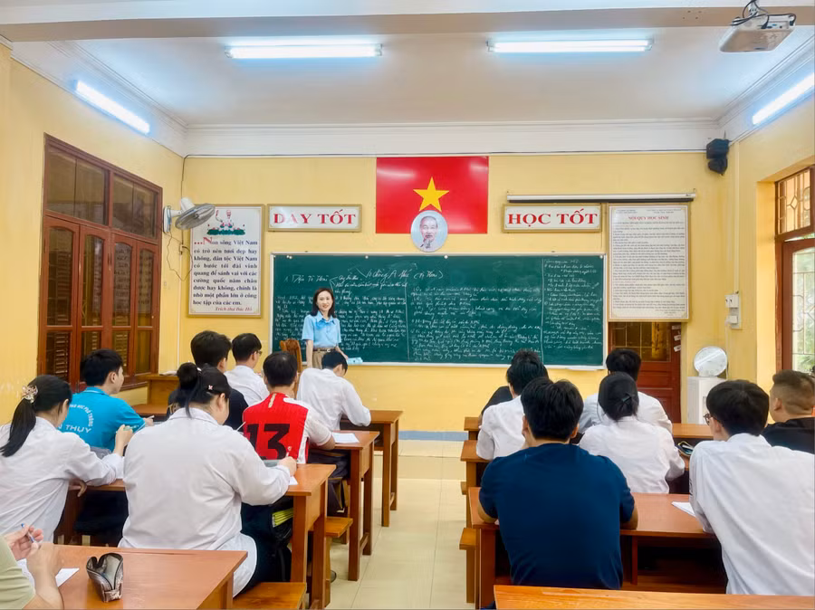 Giờ học môn Ngữ văn của cô trò Trường THPT Kiến Thuỵ.