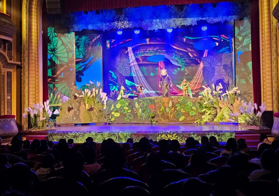 Vở diễn ngày 3/3, Đoàn phục vụ cho các em thiếu nhi Làng trẻ em SOS Hải Phòng. Vở diễn ngày 3/3, Đoàn phục vụ cho các em thiếu nhi Làng trẻ em SOS Hải Phòng.