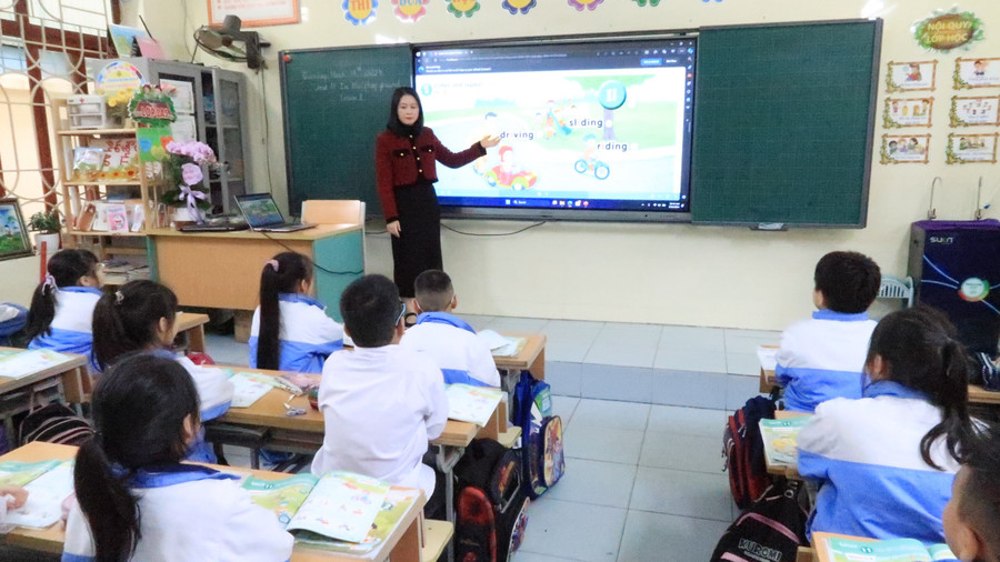 Cô Nguyễn Thuỳ Duyên, giáo viên Trường Tiểu học Nguyễn Du, quận Kiến An. Cô Nguyễn Thuỳ Duyên, giáo viên Trường Tiểu học Nguyễn Du, quận Kiến An.