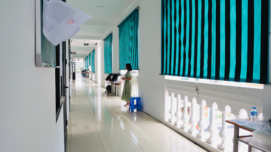 Cán bộ làm thi thực hiện nghiêm túc quy chế thi. Cán bộ làm thi thực hiện nghiêm túc quy chế thi.