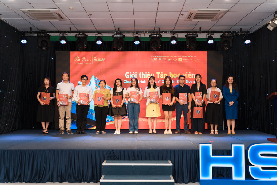 Các học viên chương trình thạc sĩ của HSU tại Lễ khai giảng ngày 26/4. Các học viên chương trình thạc sĩ của HSU tại Lễ khai giảng ngày 26/4.