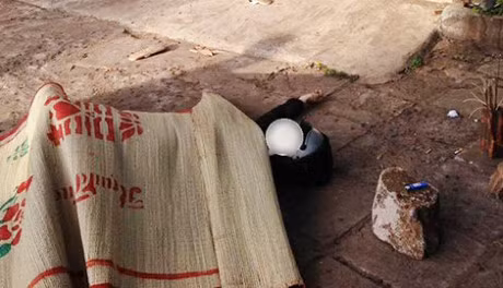 Nghi an nam thanh nien doi mu bao hiem tu vong tren he pho - Anh 1