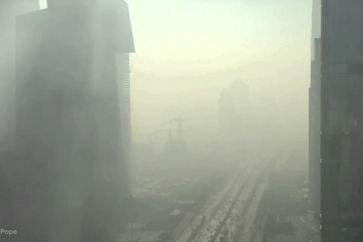 Khói mù "hô biến" các tòa nhà ở Bắc Kinh