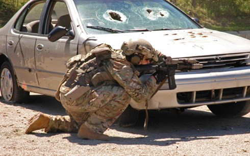 cach thoat hiem nhu mot linh dac nhiem ky cuu cua my hinh 1