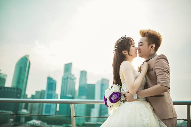 Mạng xã hội là nơi chắp cánh cho tình yêu của họ. Ảnh: NVCC Thiệp cưới độc đáo của cặp đôi 5 năm yêu xa