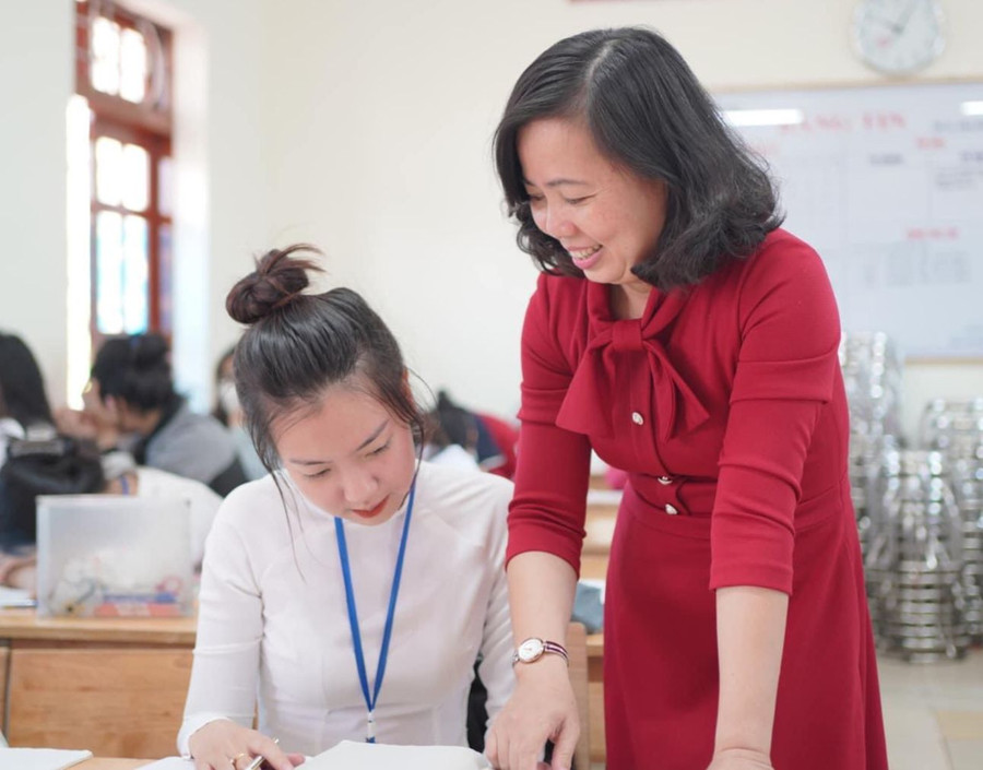 Cô trò Trường THPT Công nghiệp (Hòa Bình) trong giờ học. Ảnh: NTCC Cô trò Trường THPT Công nghiệp (Hòa Bình) trong giờ học. Ảnh: NTCC