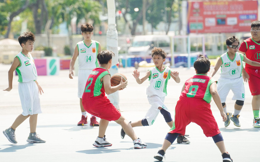 Học sinh tham gia giải Bóng rổ học sinh TPHCM năm 2023. Ảnh: ITN Học sinh tham gia giải Bóng rổ học sinh TPHCM năm 2023. Ảnh: ITN