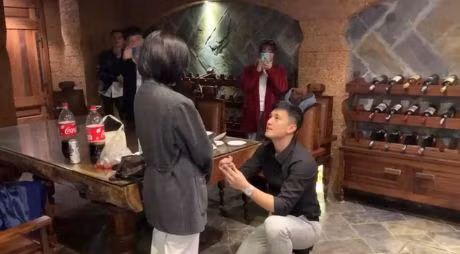 Diễn viên Huỳnh Anh bất ngờ cầu hôn bạn gái hơn 6 tuổi ảnh 2