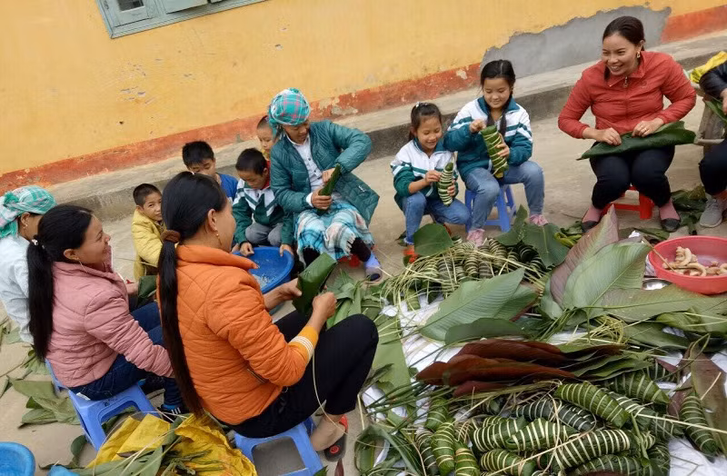 Học sinh vùng cao háo hức với hoạt động hướng về ngày Tết. Ảnh: NTCC