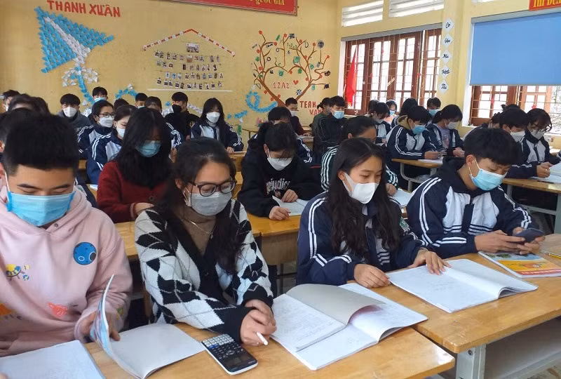Học sinh Trường THPT số 1 Bắc Hà (Lào Cai) vẫn miệt mài học tập. Ảnh: NTCC