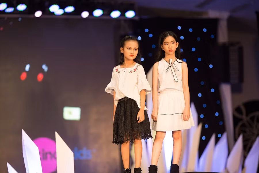 Siêu sao Tài năng nhí hứa hẹn sẽ là một môi trường chuyên nghiệp nhưng cũng rất năng động và sáng tạo, giúp phát huy hết khả năng của các bé trong năm lĩnh vực mà chương trình đã đưa ra. Với ý nghĩa và quy mô như vậy, “Siêu sao tài năng Nhí 2017” dự kiến sẽ là chương trình truyền hình thực tế tạo được tiếng vang lớn, thu hút 1000 các bạn nhỏ tham dự cũng như sự quan tâm của hàng triệu khán giả. Mẫu nhí trong trang phục của thương hiệu Akina Kids.