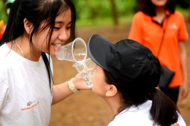 50 cá nhân là 50 cá tính, 50 cái tôi rất riêng nhưng đến khi làm việc nhóm, các trại sinh đều trở nên hòa đồng và cùng giúp sức nhau bởi họ hiểu chỉ có đoàn kết mới tạo nên sức mạnh để hoàn thành nhiệm vụ được giao.