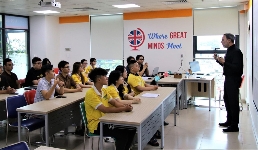 Giảng viên người nước ngoài giảng dạy tại Trường Đại học Kinh tế - Tài chính TPHCM. Ảnh: Tấn Phát Giảng viên người nước ngoài giảng dạy tại Trường Đại học Kinh tế - Tài chính TPHCM. Ảnh: Tấn Phát