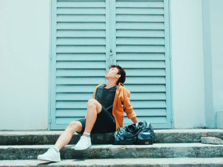 Chỉ với background cửa nhà, tín đồ thời trang tạo ra những outfit đẹp Chi voi background cua nha, tin do thoi trang tao ra nhung outfit dep