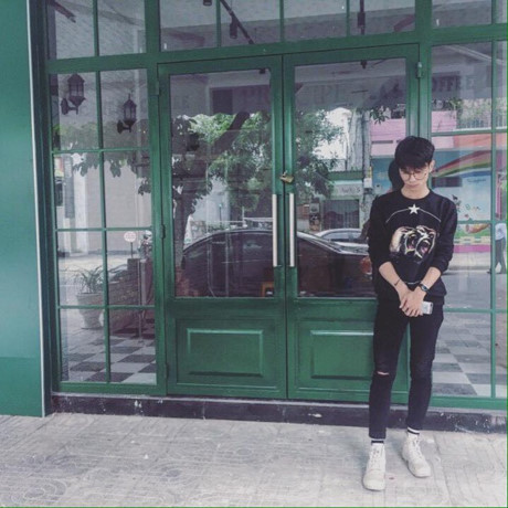 Chỉ với background cửa nhà, tín đồ thời trang tạo ra những outfit đẹp Chi voi background cua nha, tin do thoi trang tao ra nhung outfit dep