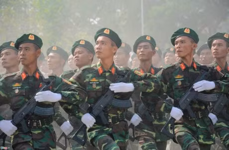 Tim hieu cac loai sung hien dai moi trang bi cho luc quan Viet Nam - Anh 1