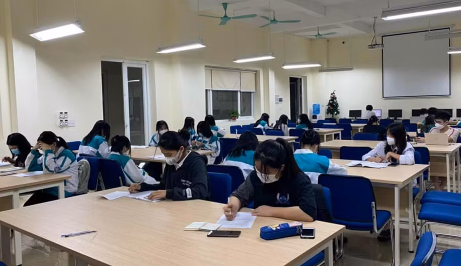 Trường THPT chuyên Lương Văn Tụy (Ninh Bình).