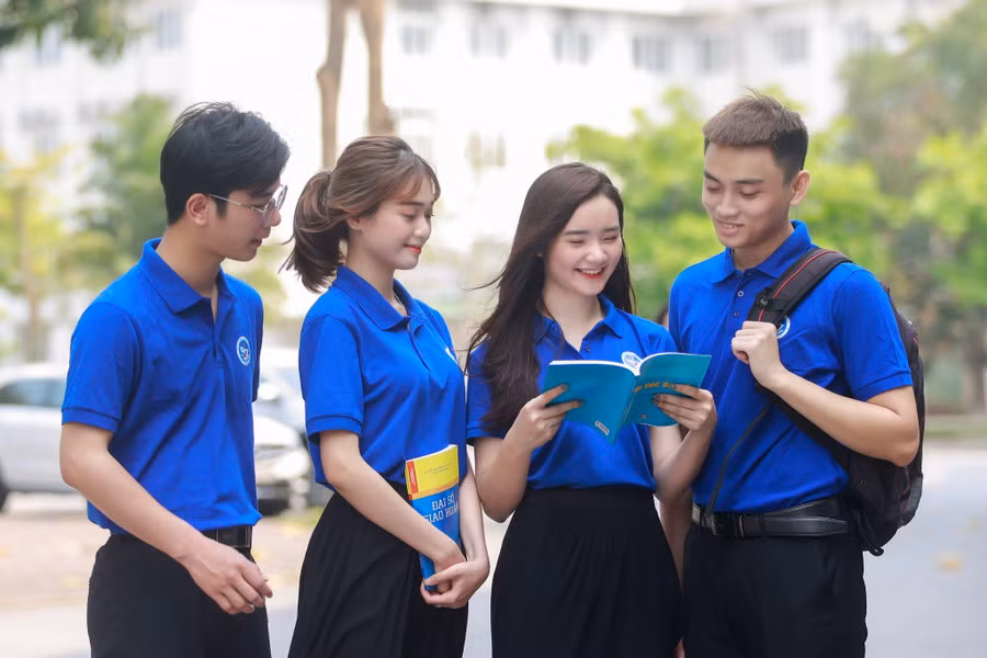 Các giáo sinh Trường ĐH Vinh (Nghệ An). Ảnh: NTCC