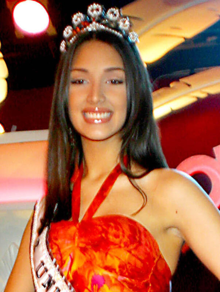 Năm 2003: Người đẹp Amelia Vega đến từ Cộng hòa Dominica. Năm 2003: Người đẹp Amelia Vega đến từ Cộng hòa Dominica.