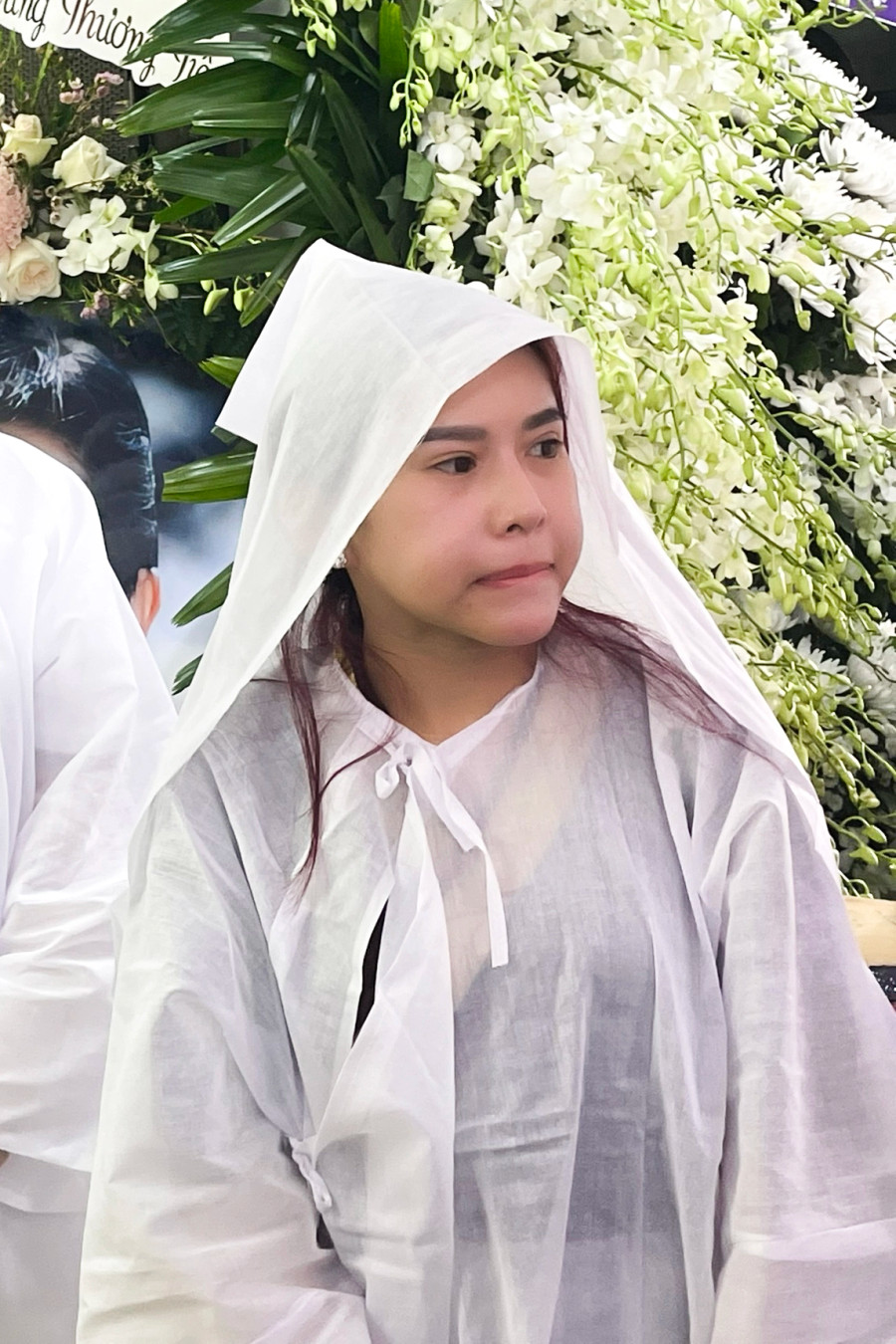 Bình Tinh luôn túc trực trong tang lễ của NSƯT Vũ Linh. Bình Tinh luôn túc trực trong tang lễ của NSƯT Vũ Linh.