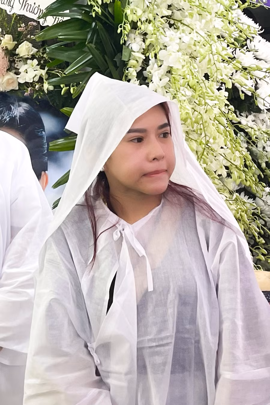 Bình Tinh luôn túc trực trong tang lễ của NSƯT Vũ Linh.