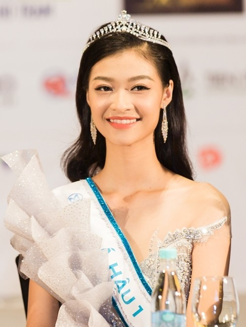 Tại thời điểm giành danh hiệu Á hậu 1 Miss World 2019, Kiều Loan đã nhận về vô số ý kiến trái chiều khi nhiều khán giả cho rằng nhan sắc của cô nàng chưa xứng tầm với danh hiệu. Tại thời điểm giành danh hiệu Á hậu 1 Miss World 2019, Kiều Loan đã nhận về vô số ý kiến trái chiều khi nhiều khán giả cho rằng nhan sắc của cô nàng chưa xứng tầm với danh hiệu.