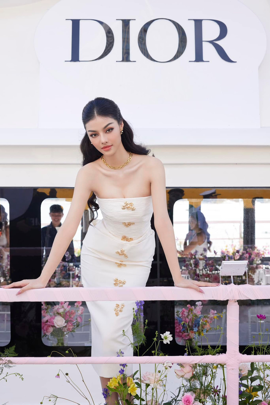 Tuy nhiên, người hâm mộ cho rằng một số đường nét trên gương mặt, cụ thể là chiếc mũi của cô có sự thay đổi so với trước. Những hình ảnh mới của Á hậu 1 Miss World Vietnam 2019 khiến nhiều khán giả “suýt” không nhận ra. Tuy nhiên, người hâm mộ cho rằng một số đường nét trên gương mặt, cụ thể là chiếc mũi của cô có sự thay đổi so với trước. Những hình ảnh mới của Á hậu 1 Miss World Vietnam 2019 khiến nhiều khán giả “suýt” không nhận ra.