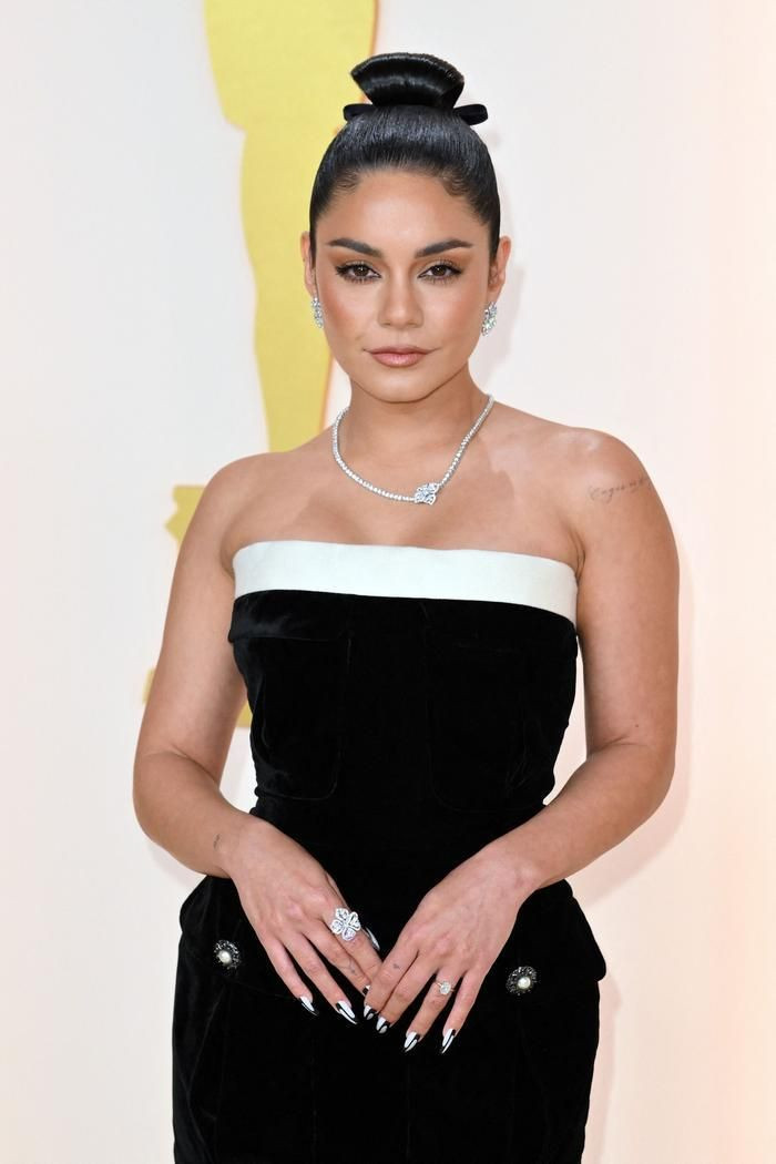 Nữ ca sĩ kiêm diễn viên Vanessa Hudgens.