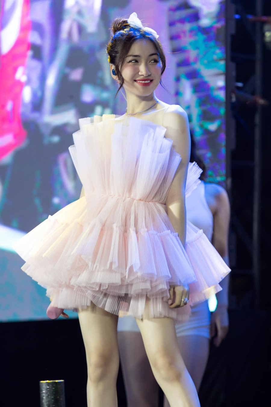 Mới đây, Hòa Minzy gặp sự cố trang phục tại một sự kiện riêng tư. Mới đây, Hòa Minzy gặp sự cố trang phục tại một sự kiện riêng tư.